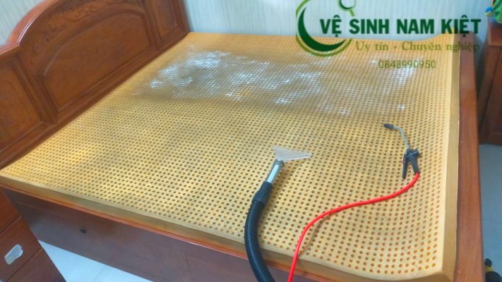 vệ sinh nệm cao su tại nhà